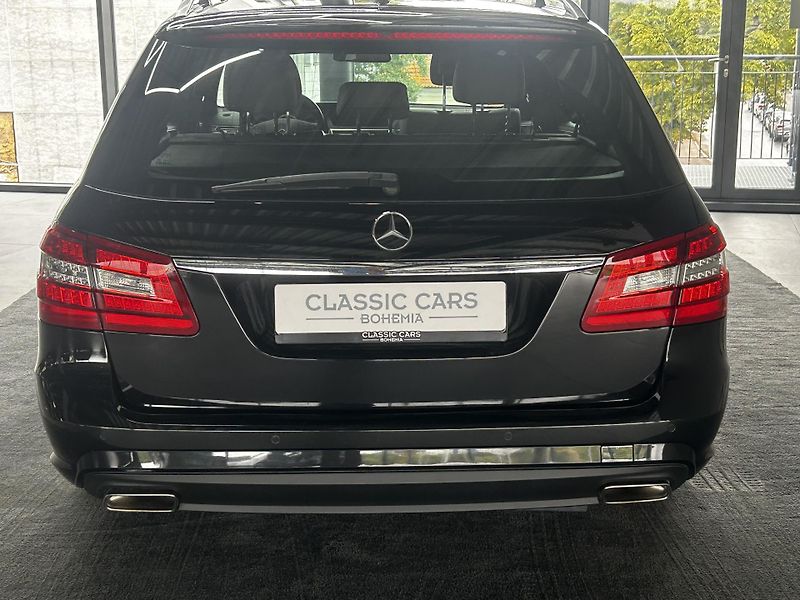 Mercedes-Benz Třídy E (2010) E 350 4 Matic AMG Kombi - fotka 4 z 21