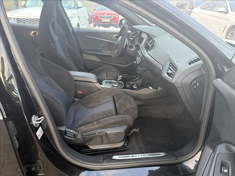 BMW Řada 1 M135i - fotka 9 z 23
