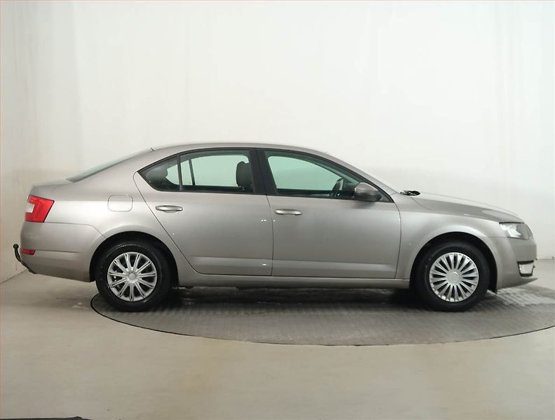 Škoda Octavia (2013) 1.2 TSI, Serv.kniha, Tempomat - fotka 6 z 13