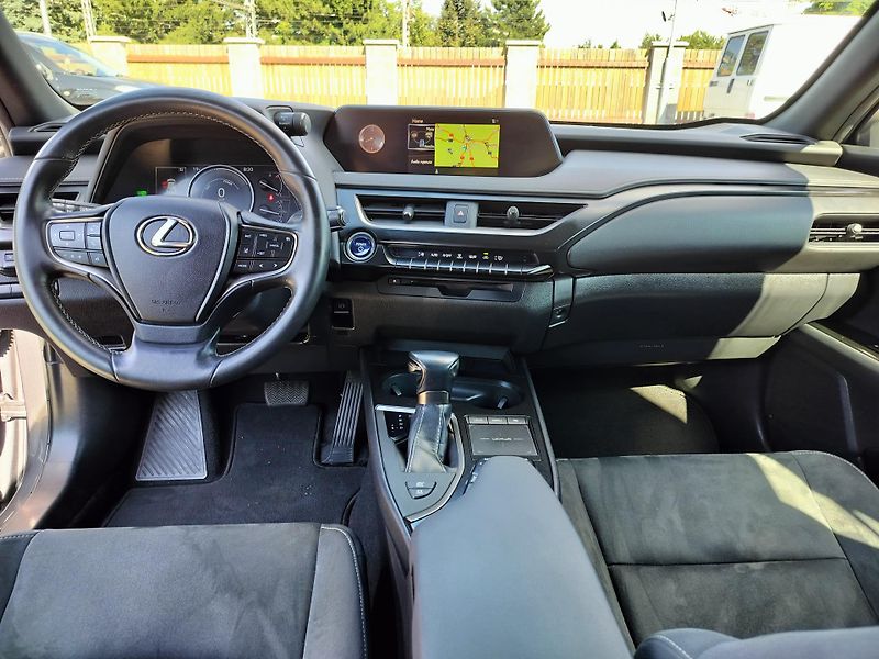 Lexus UX 250h BUSINESS edition,alcantara - fotka 12 z 24