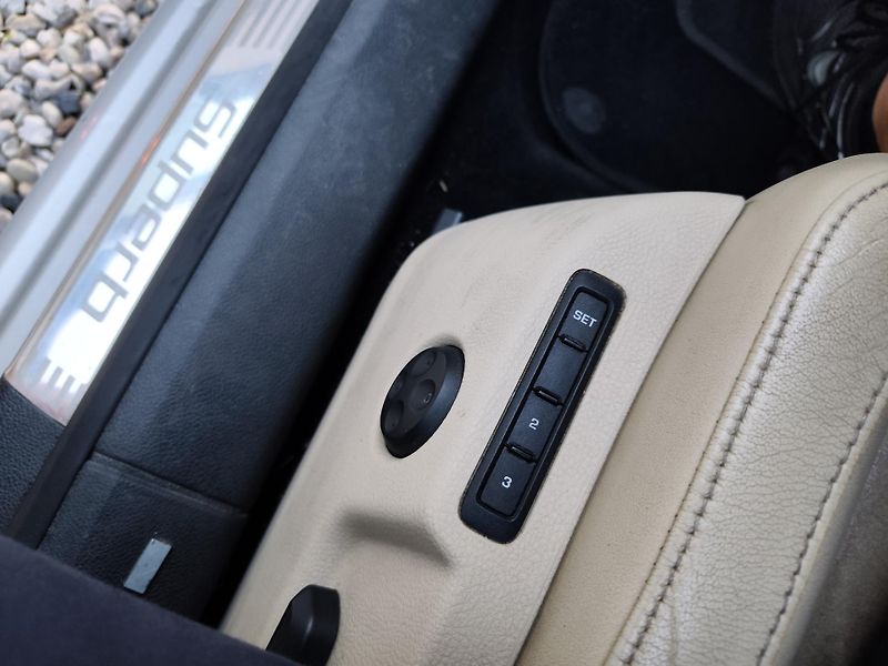 Škoda Superb 2.0TDI 125KW, AUTOMAT, KŮŽE - fotka 17 z 23