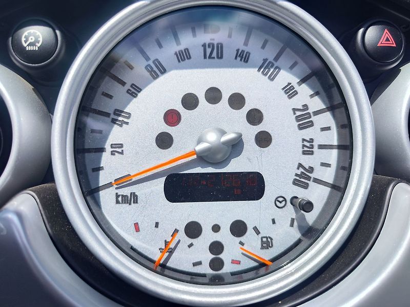 Mini Cooper 1.6 /66kW ONE Cabrio - fotka 20 z 29