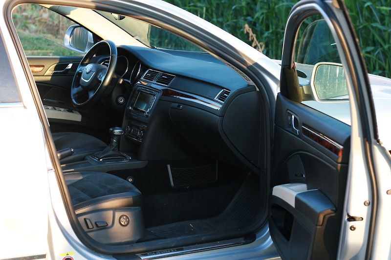 Škoda Superb (2009) ČRbezkorozeEleganceDSG - fotka 12 z 20