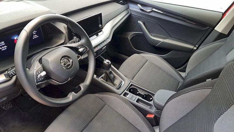Škoda Octavia (2023) COMBI AMBITION 1.5TSI 110kW 6° - fotka 10 z 24