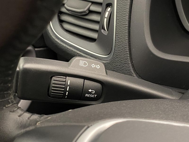 Volvo V40 T2 MOMENTUM  - fotka 21 z 39