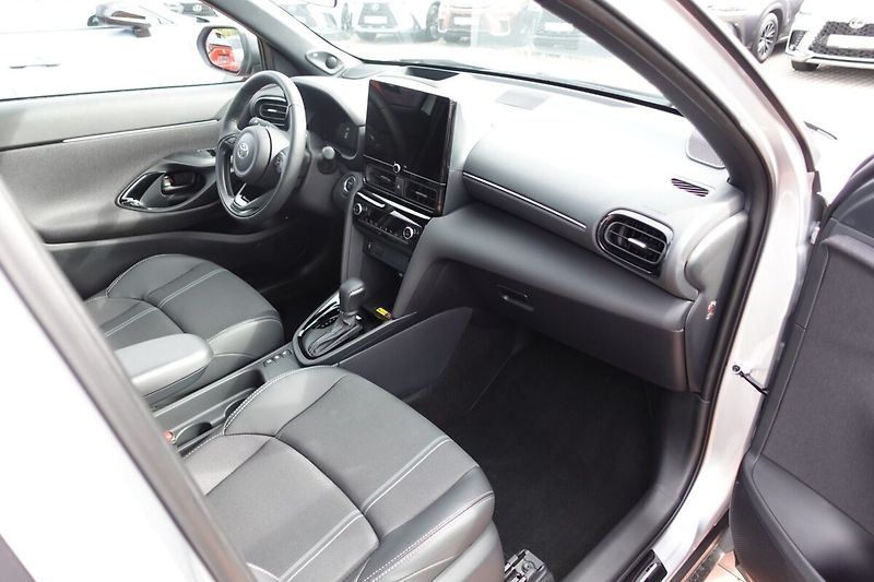 Toyota Yaris Cross 1,5 HEV Executive Tech VIP - fotka 12 z 36