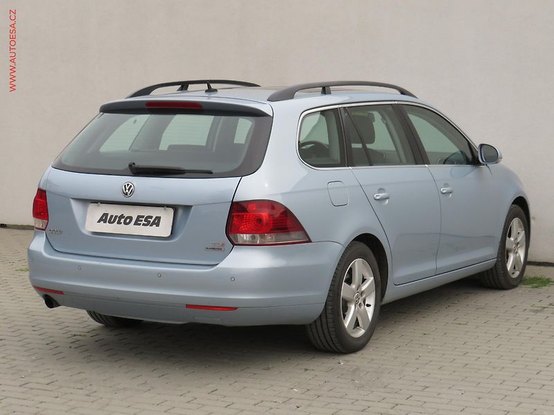 Volkswagen Golf (2011) 1.6 TDi, Panor, výhřev sed - fotka 4 z 19