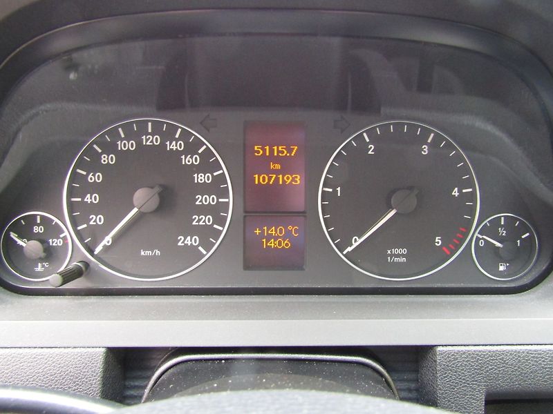 Mercedes-Benz Třídy A (2007) CDI 80kW AUTOMAT - fotka 29 z 48