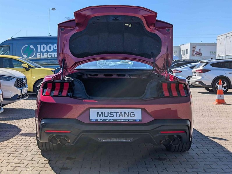 Ford Mustang (2026) V8 GT, Fastback, 5.0 GT 328 kW - fotka 10 z 24