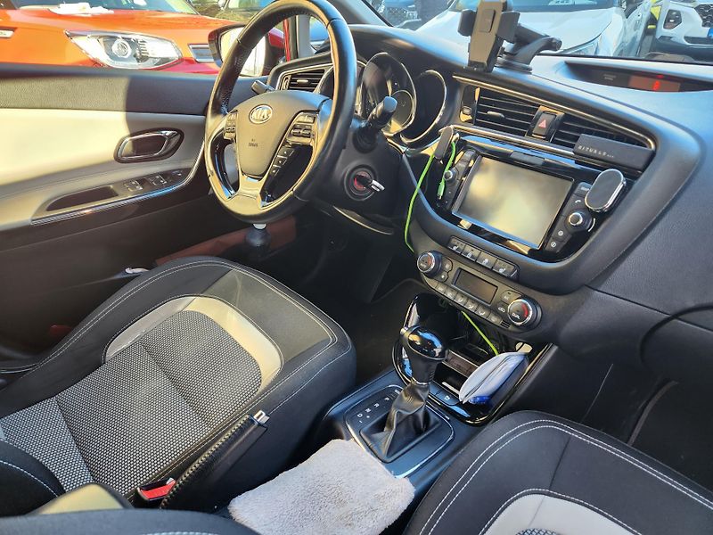 Kia Ceed (2018) 1.6-VESTAVBA TAXI - fotka 11 z 13
