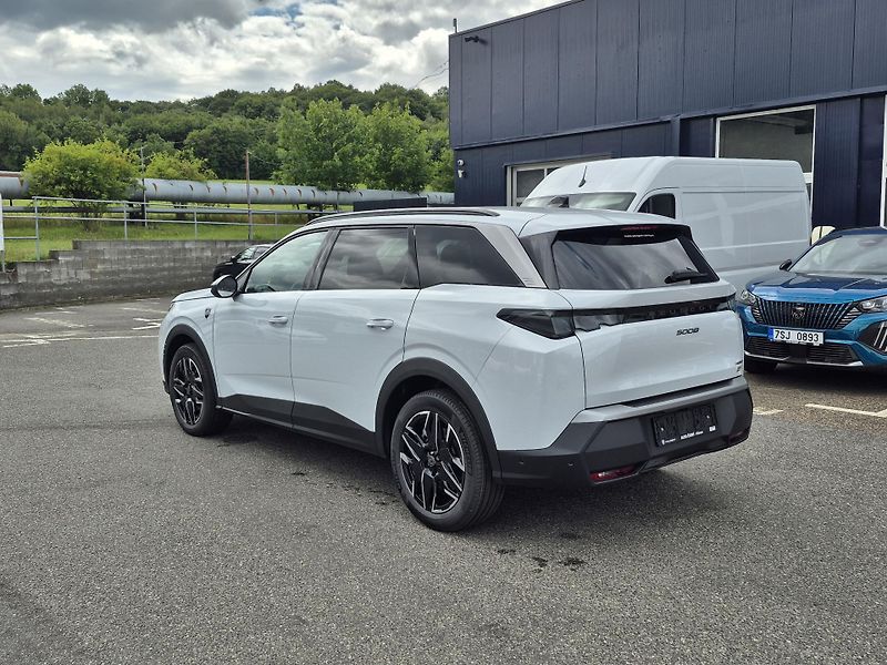 Peugeot 5008 (2025) GT Hybrid 136 e-DCS6  - fotka 3 z 23
