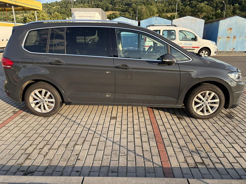 Volkswagen Touran (2018) 2.0 TDi Highline - fotka 3 z 16