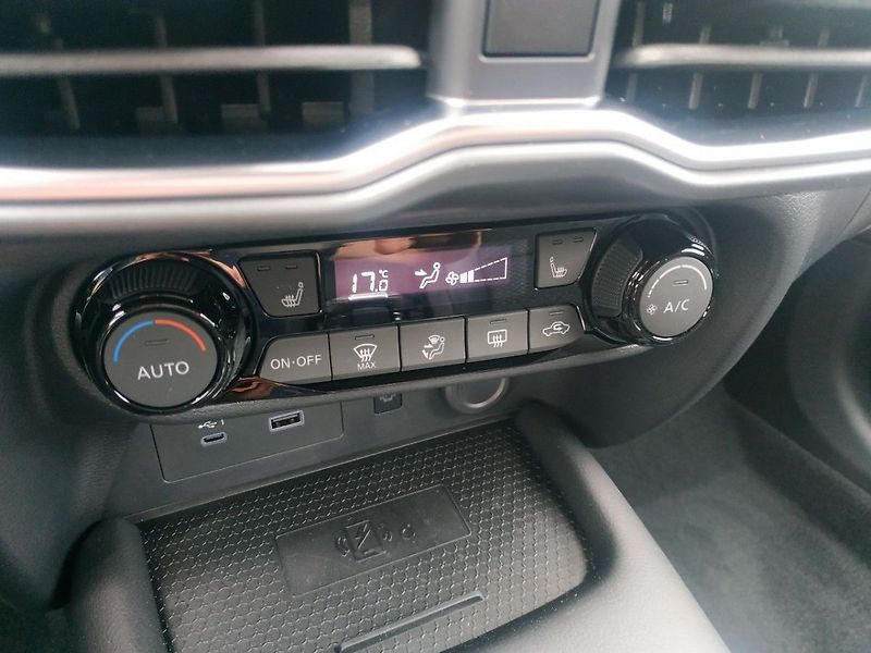 Nissan Juke 1.0 DIG-T, 114k, 7AT, NA CESTĚ - fotka 23 z 29
