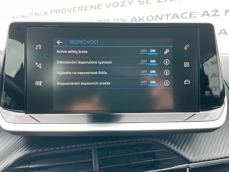 Peugeot 2008 (2021) 1.2PT 74kW! 1.maj! Navi! LED! - fotka 28 z 32