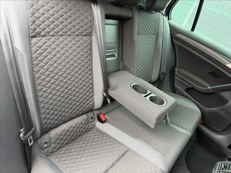 Volkswagen Golf VII 1.0 TSI Join - fotka 19 z 21