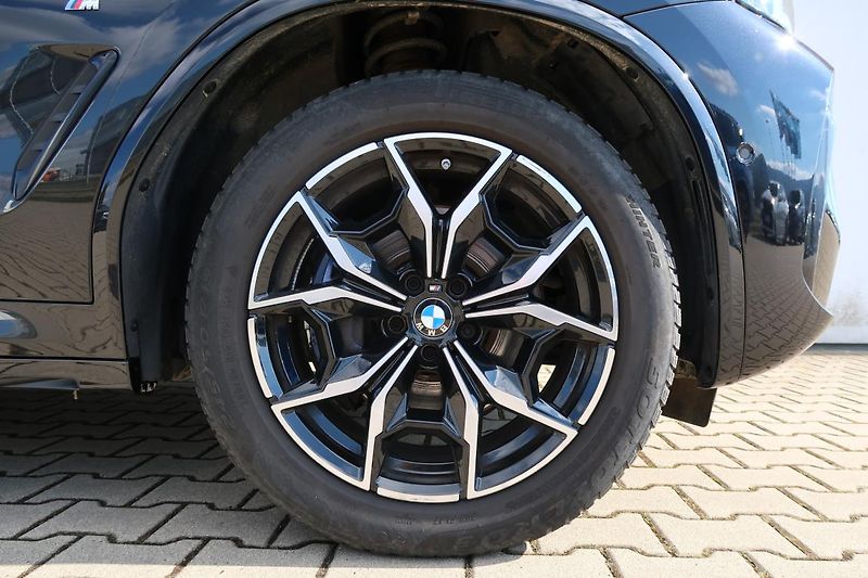 BMW X4 M40d - fotka 15 z 15
