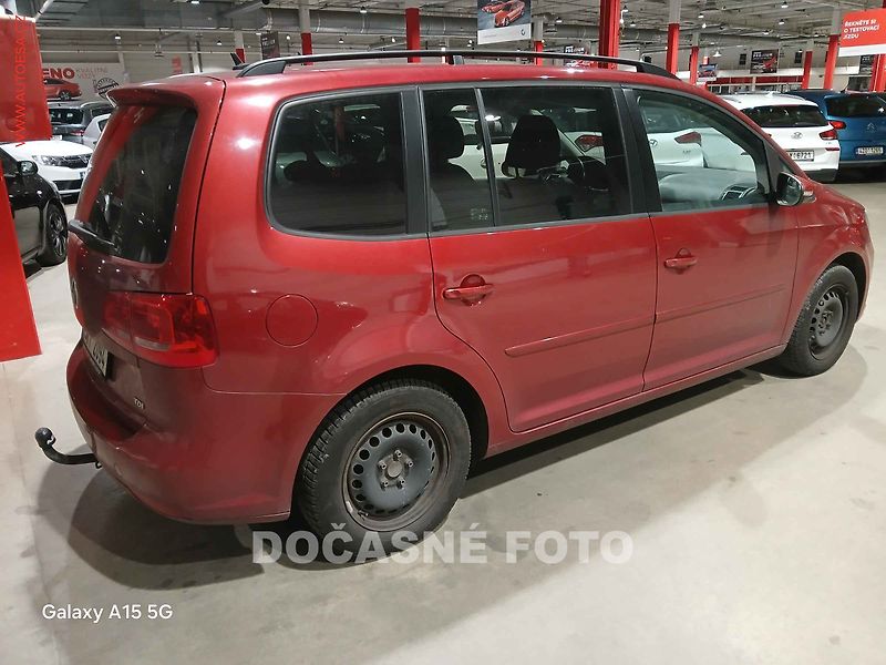 Volkswagen Touran (2011) 1.6 TDI, autoAC - fotka 2 z 3