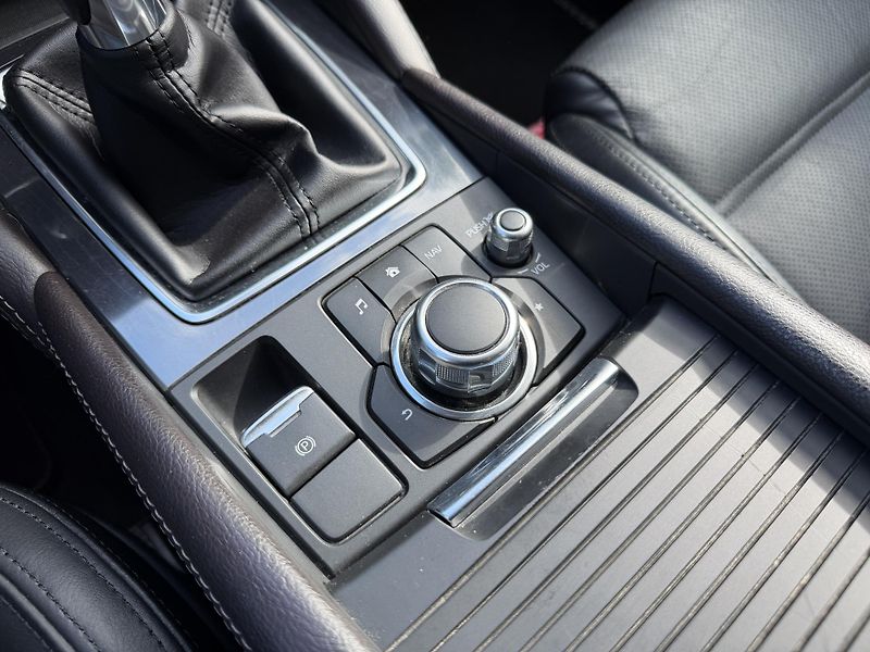 Mazda 6 2.0  Exclusive-Line FACELIFT - fotka 28 z 32