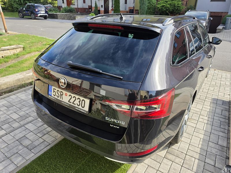 Škoda Superb (2018) SportLine 2.0 TDI 140kW 4x4 - fotka 4 z 32