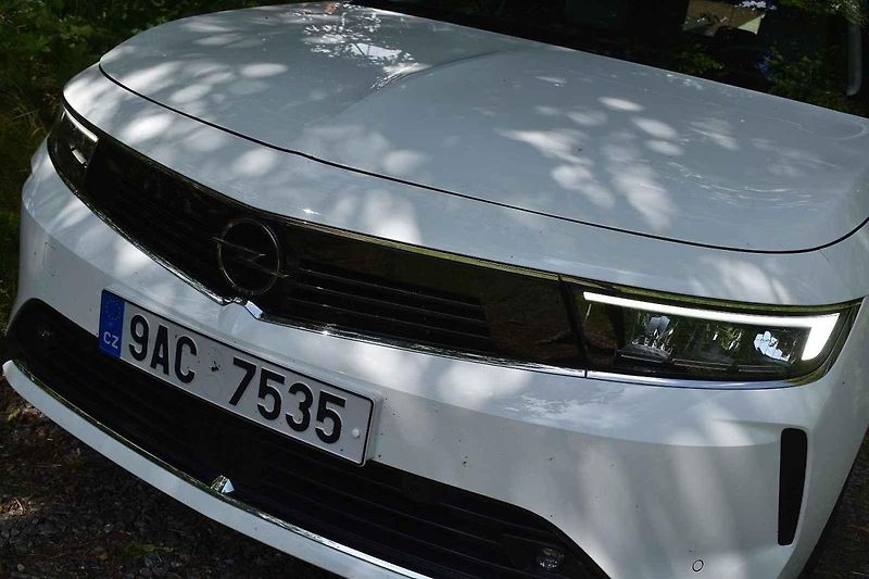 Nový Opel Astra je dobře využitelný v českém prostředí