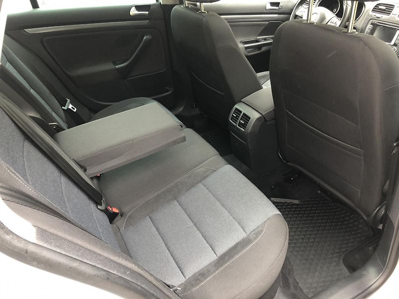 Volkswagen Golf Variant (2011) 2,0TDi STYLE nez. rezervace - fotka 41 z 68
