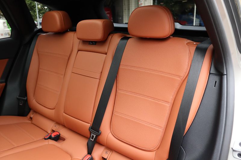 Mercedes-Benz GLC Mercedes-Benz GLC 200 4MATIC - fotka 41 z 58