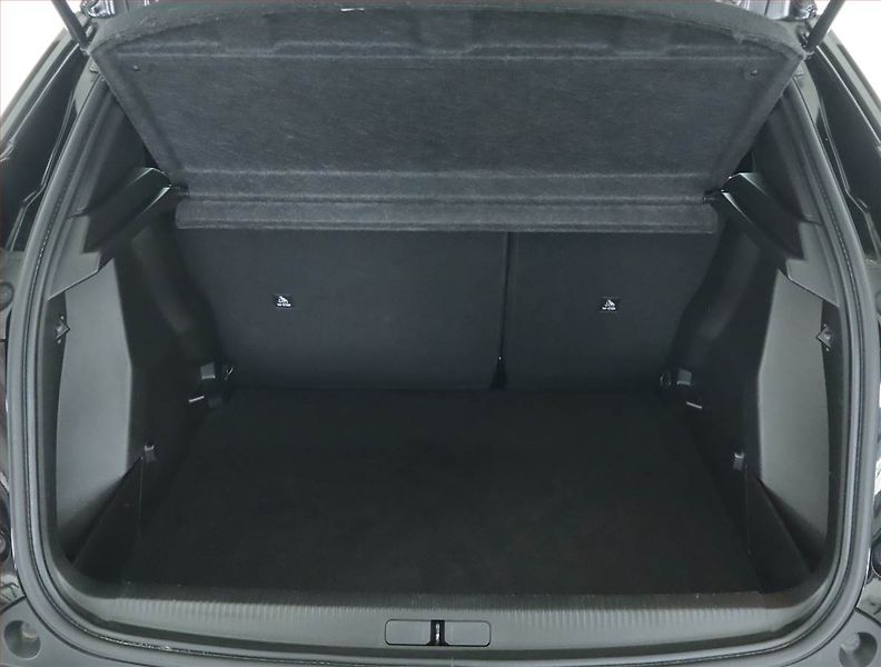 Peugeot 2008 (2023) Active 1.2 PureTech - fotka 13 z 15
