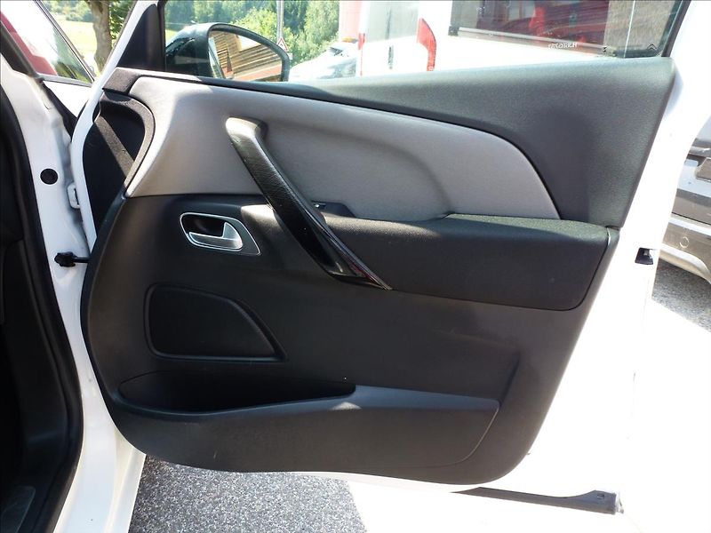 Citroën C4 Picasso 1,2 PureTech 130 S&S MAN6 NAVI - fotka 29 z 56