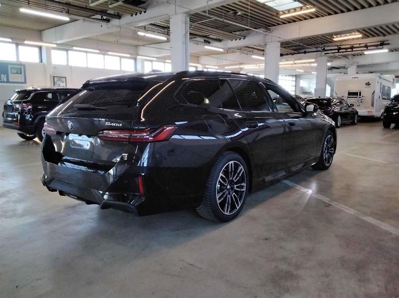 BMW Řada 5 540d xDrive - fotka 2 z 7