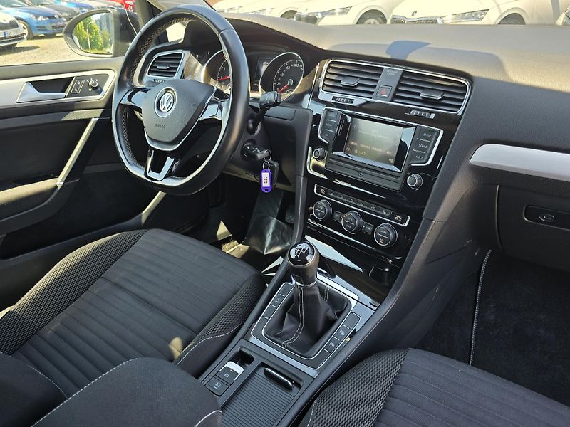 Volkswagen Golf 1.2TSI 63 KW CUP  - fotka 17 z 20