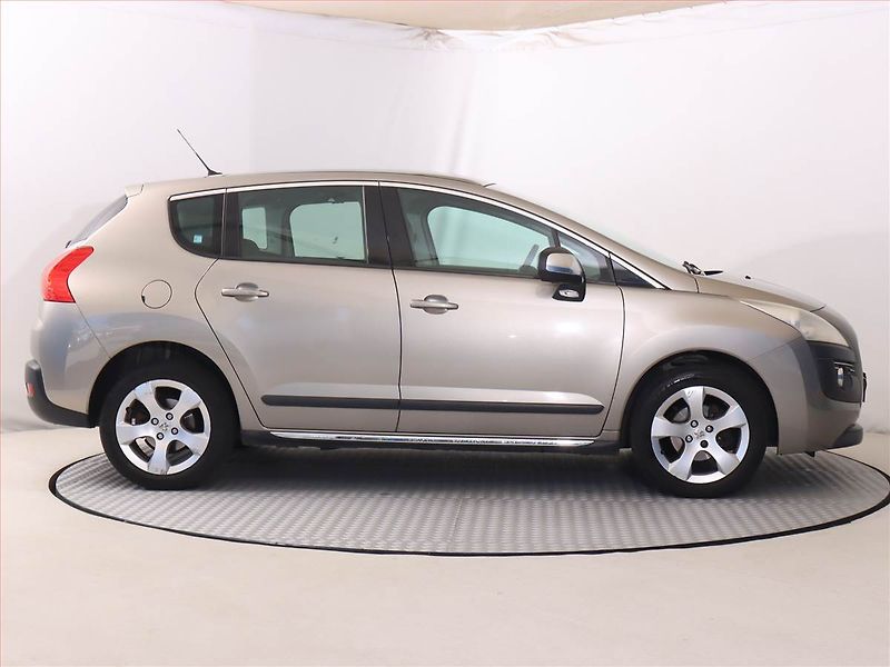 Peugeot 3008 (2010) 1.6 HDi, Serv.kniha, Navi - fotka 6 z 18