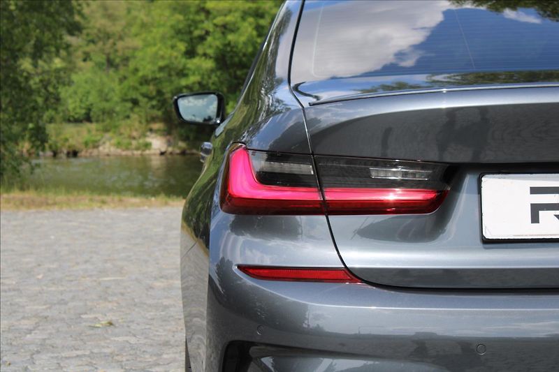BMW Řada 3 320xd / M-PAKET / HUD / CZ - fotka 44 z 44