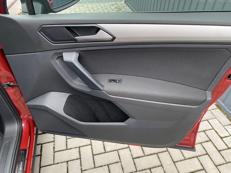 Volkswagen Tiguan 1.4 TSI 110kW - 1xMAJ. - LED - fotka 38 z 44