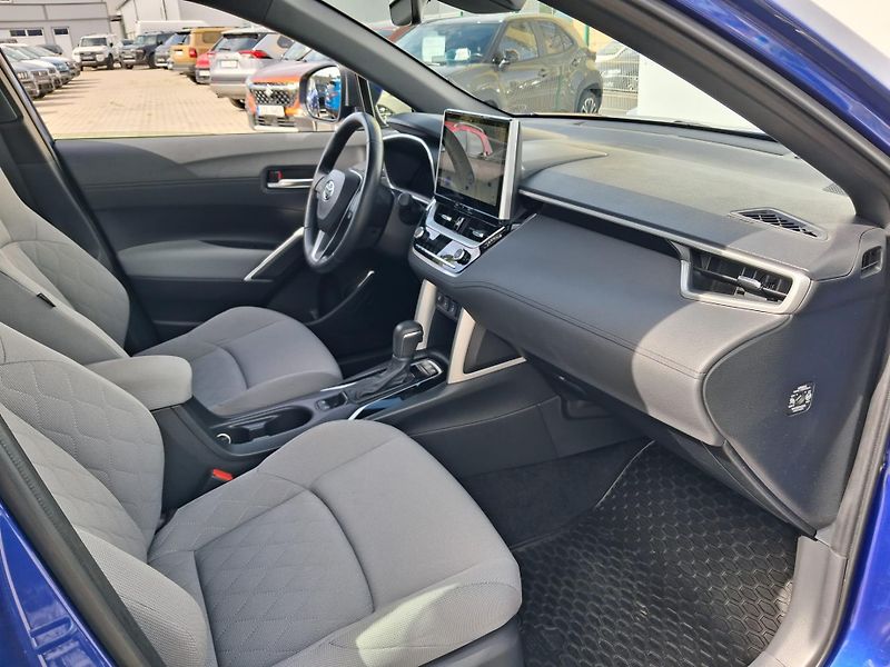 Toyota Corolla Cross 2.0 HSD e-CVT Comfort - fotka 18 z 25