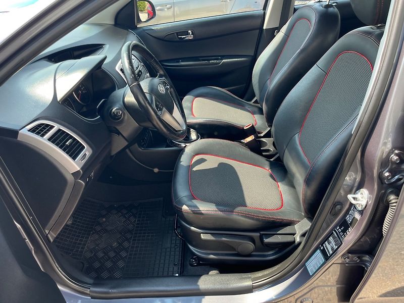 Hyundai i20 (2012) 1.2 i 57 Kw Velmi pěkný - fotka 7 z 20
