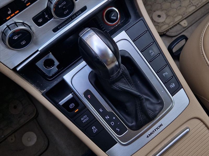 Volkswagen Passat 2,0 TDi 4MOTION KŮŽE KAMERA - fotka 34 z 37