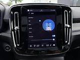 Volvo XC40 B4 FWD // ULTRA // REZERVACE - náhled 37