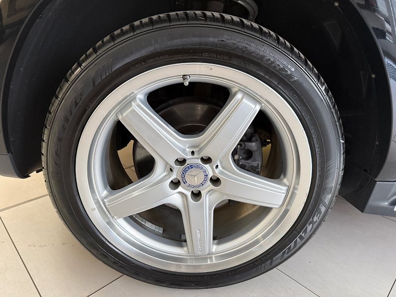 Mercedes-Benz GL (2009) 550 4MATIC - fotka 32 z 34