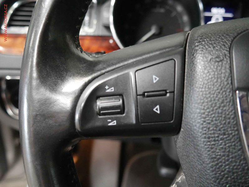 Škoda Superb (2012) 2.0 TDi, Elegance, DSG, kůže - fotka 16 z 22