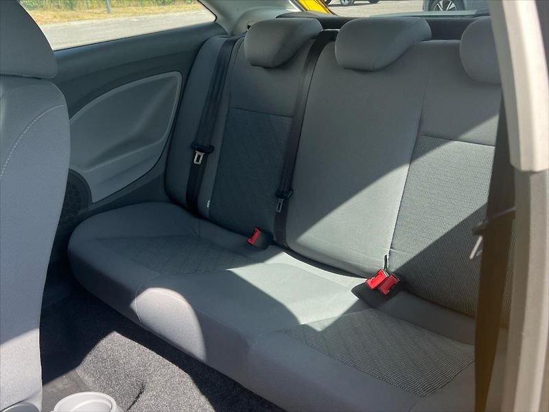 Seat Ibiza 1,2 i 12V 3dvéřová - fotka 13 z 23