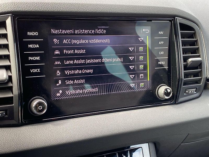 Škoda Karoq (2024) 2.0 TDI 4x4 DSG SportLine - fotka 21 z 36
