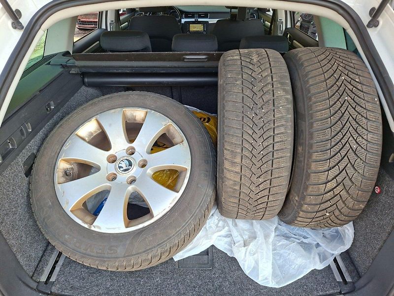 Škoda Superb (2012) 2.0TDI 125kW 6MAN 4X4 - fotka 23 z 27
