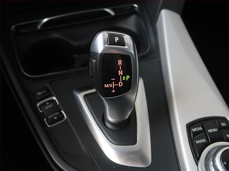 BMW Řada 3 (2017) 318 d, Automat, Navi, Tempomat - fotka 13 z 18