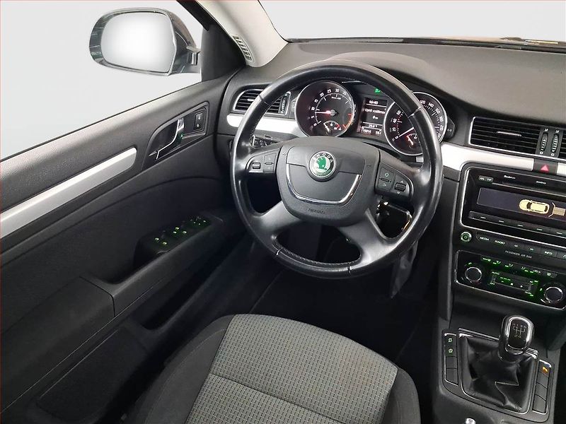 Škoda Superb (2011) Ambition 1.6 TDI, Serv.kniha - fotka 7 z 19