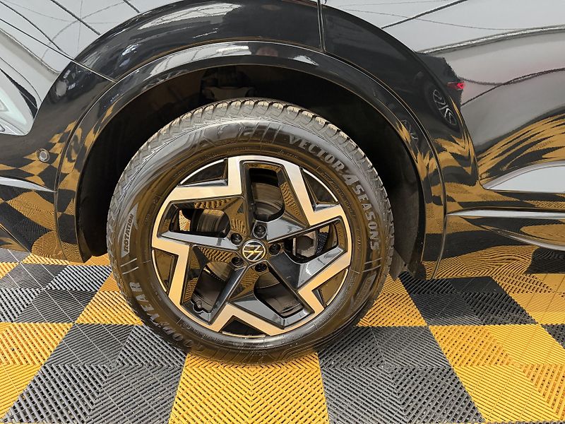 Volkswagen Touareg 3.0Tdi*1-MAJ*DPH*HUD*R-LINE* - fotka 22 z 47