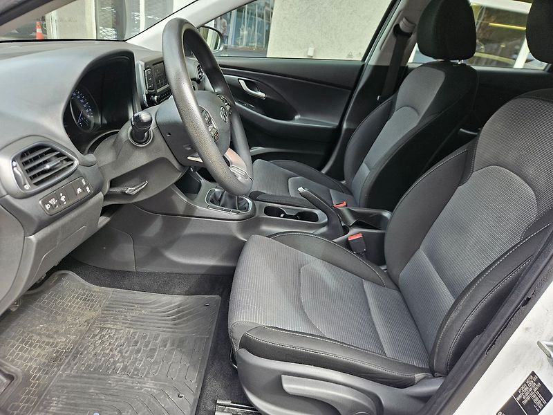 Hyundai i30 1,4i 73kW, Start Plus, serv.kn - fotka 10 z 32