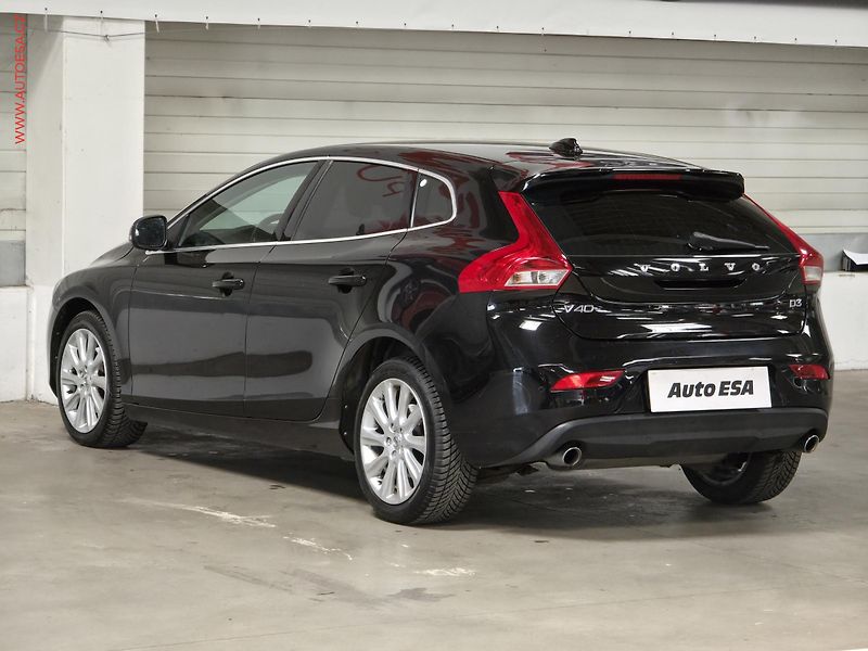 Volvo V40 (2015) 2.0d, Xenon, AC - fotka 4 z 16