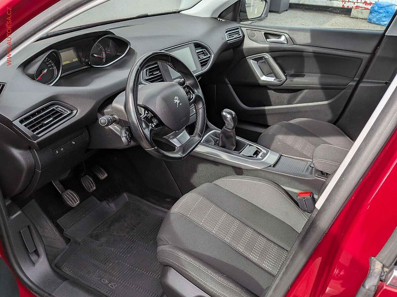 Peugeot 308 (2016) 1.2PT, ČR, LED, AC - fotka 9 z 14
