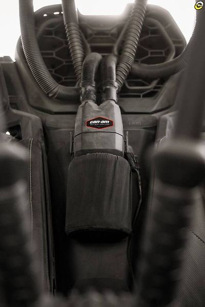 Can-Am Maverick R (2027) 7DVE - MAX X RS 999T DCT SAS - fotka 8 z 12