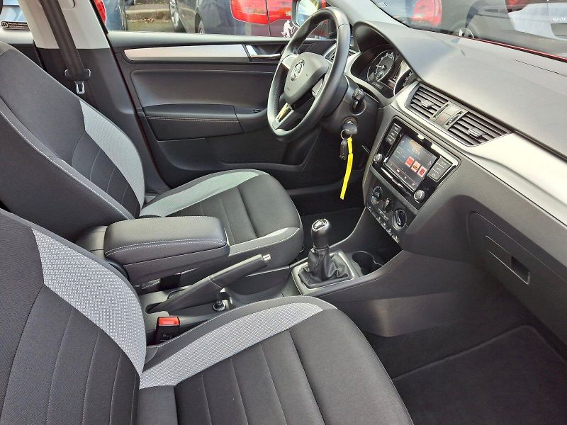 Škoda Rapid (2018) Spaceback Ambition Plus 1,0TSi - fotka 13 z 27